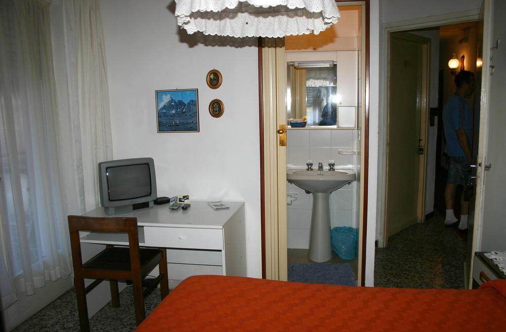 Albergo Martinet Vernante Quarto foto
